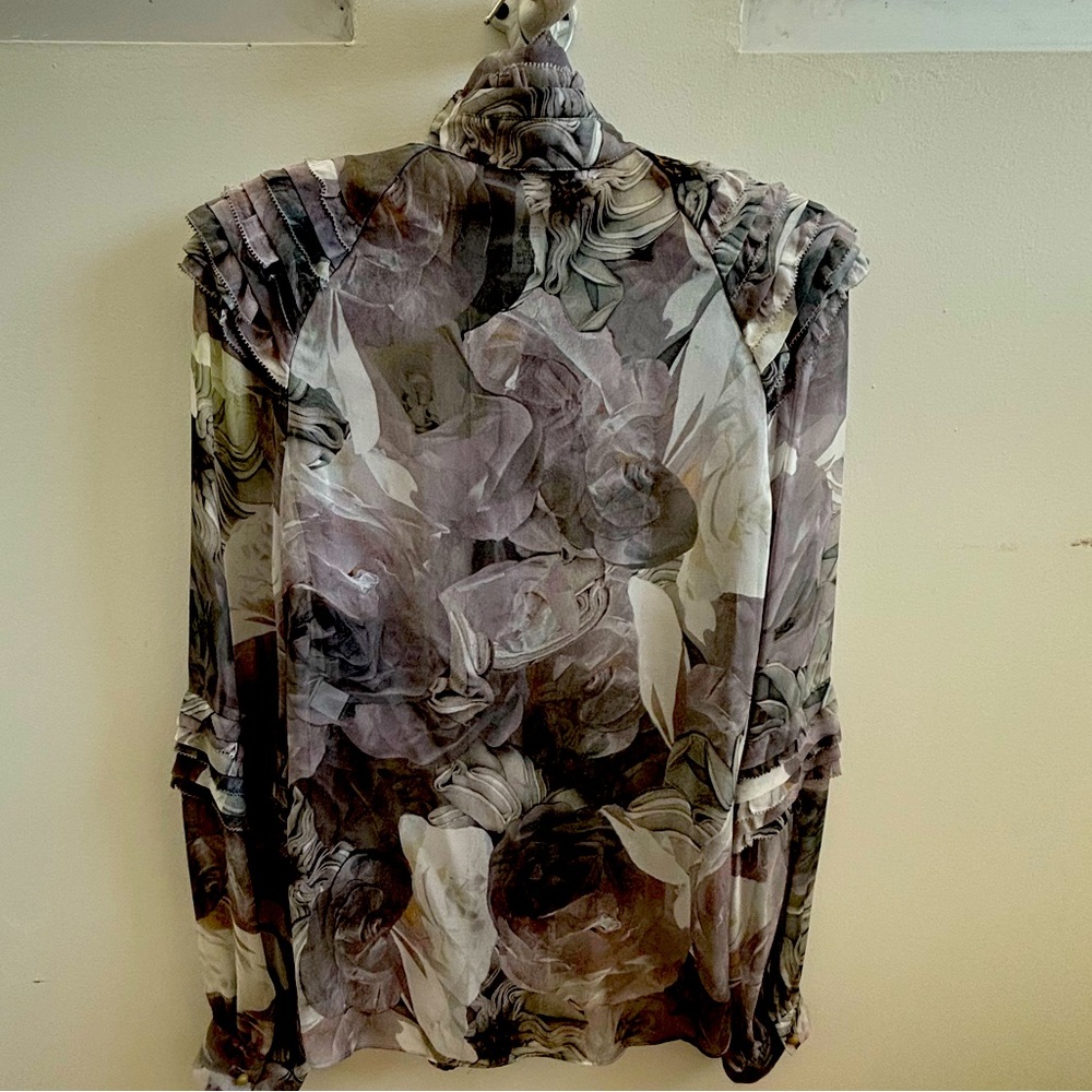 Diane Von Furstenberg silk top size 6